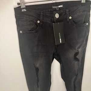 Brand new! Fashion nova black ripped jeans🖤